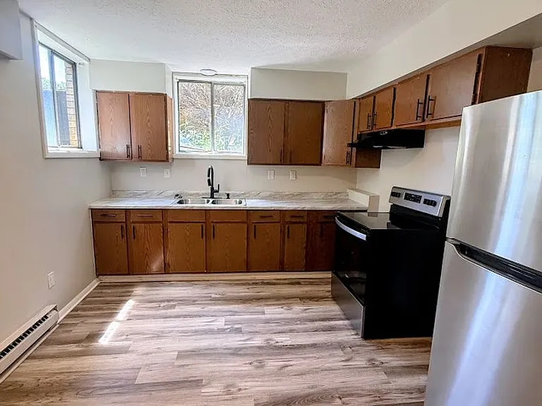 323 Bender Ave — Photo 9