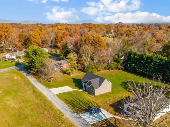 36 Porter Ln, Forest, VA 24551