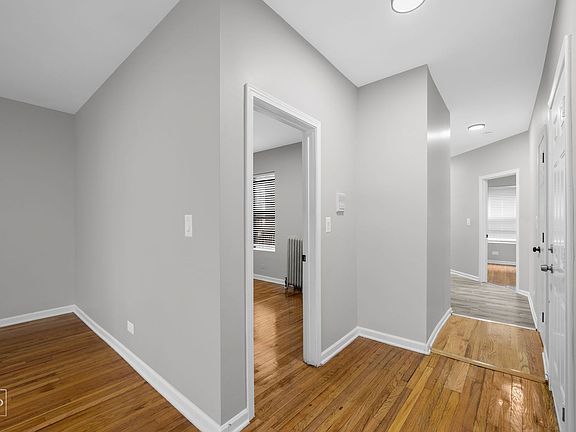 2nd image of 6101 S Langley Ave #5093