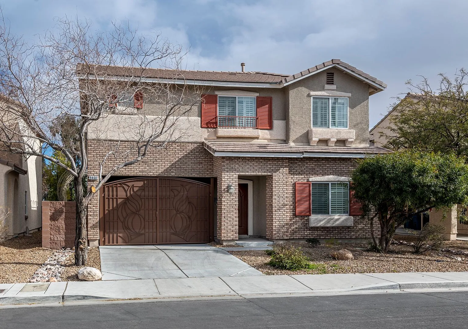 Large Beautiful Home — Photo 4