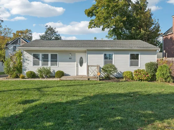 48 Center Avenue, Bay Shore, NY 11706