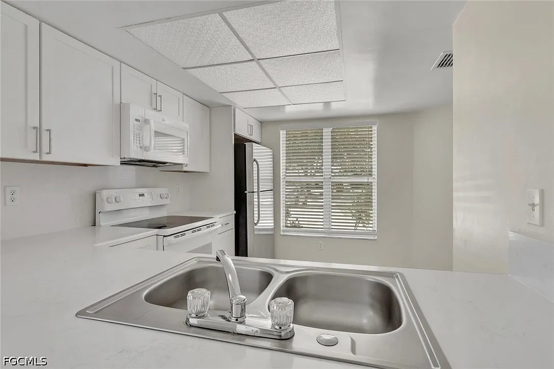 2 bed, 2.0 bath, 1176 sqft, $1,800 — Photo 4