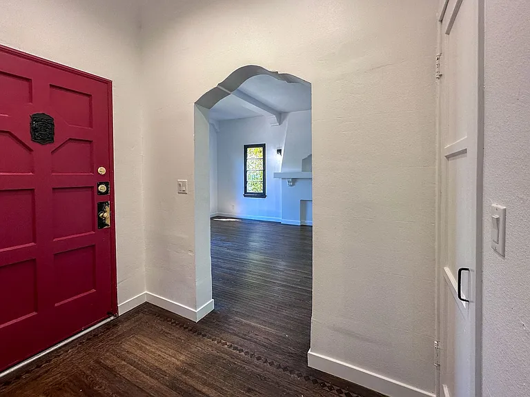 1521 S Stanley Ave — Photo 3