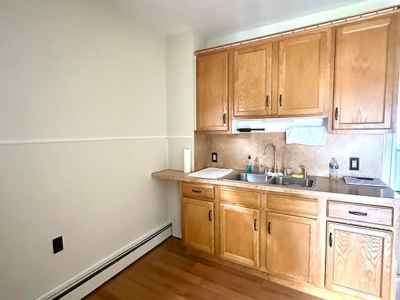 3rd image of 1162 Walnut St