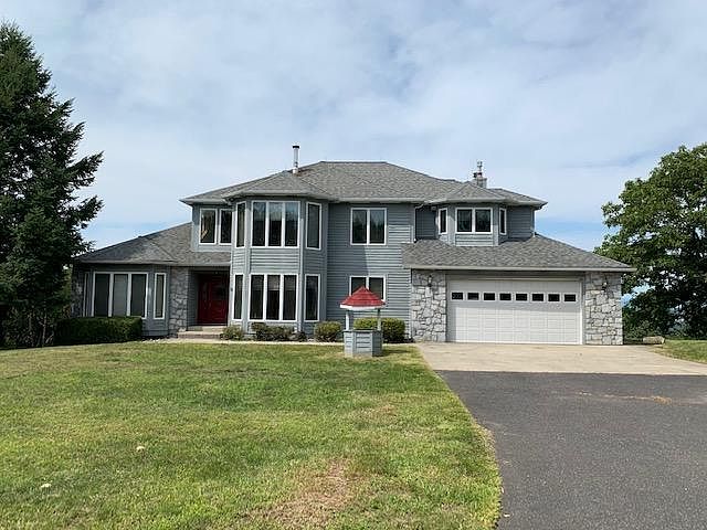 1st image of 19 Ethel Dr
