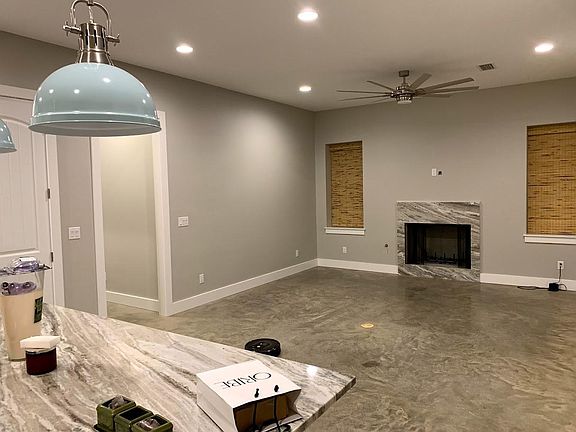4th image of 140 Crest Dr