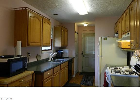 5th image of 218 Berkshire Dr
