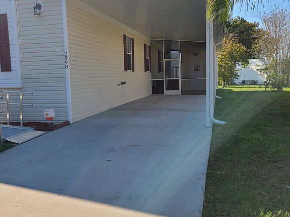 Screened Porch w 2 Car-port