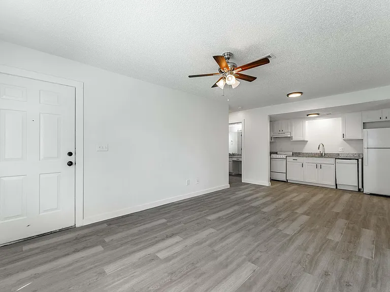 Black Oak Residences — Photo 7