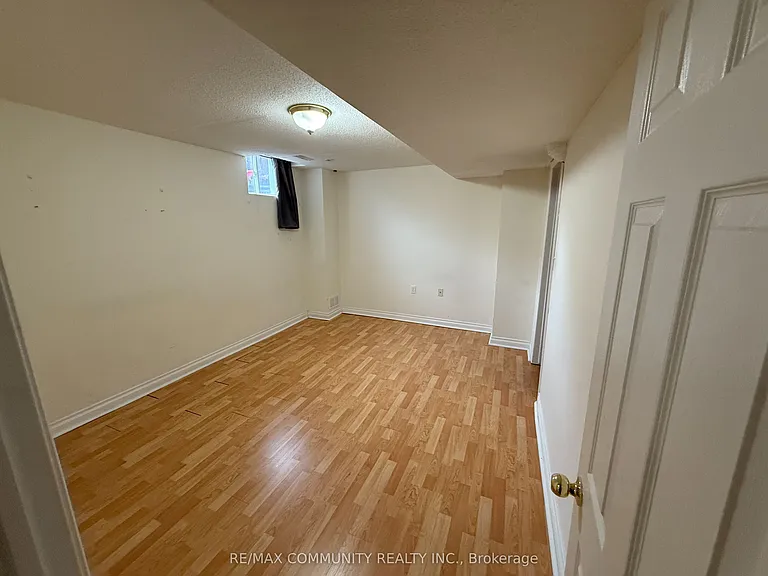 27 Bobolink Ave #LOWER — Photo 5