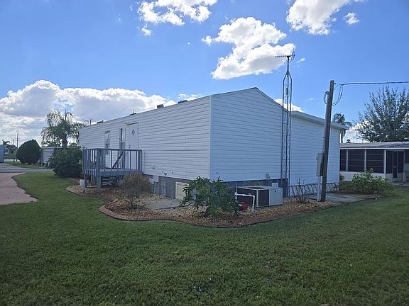 3rd image of 9 Clay St