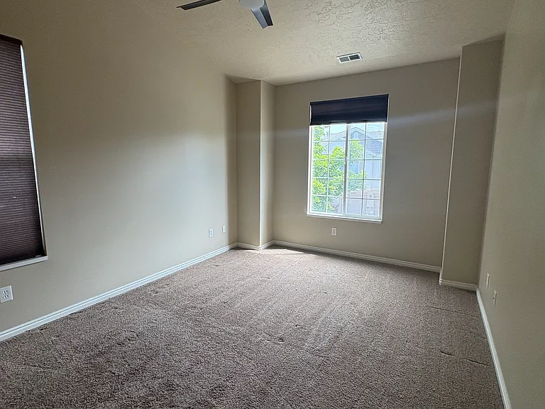 6302 W Traveler Ln — Photo 4
