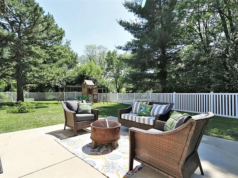 1929 Squires Way Ct — Photo 37
