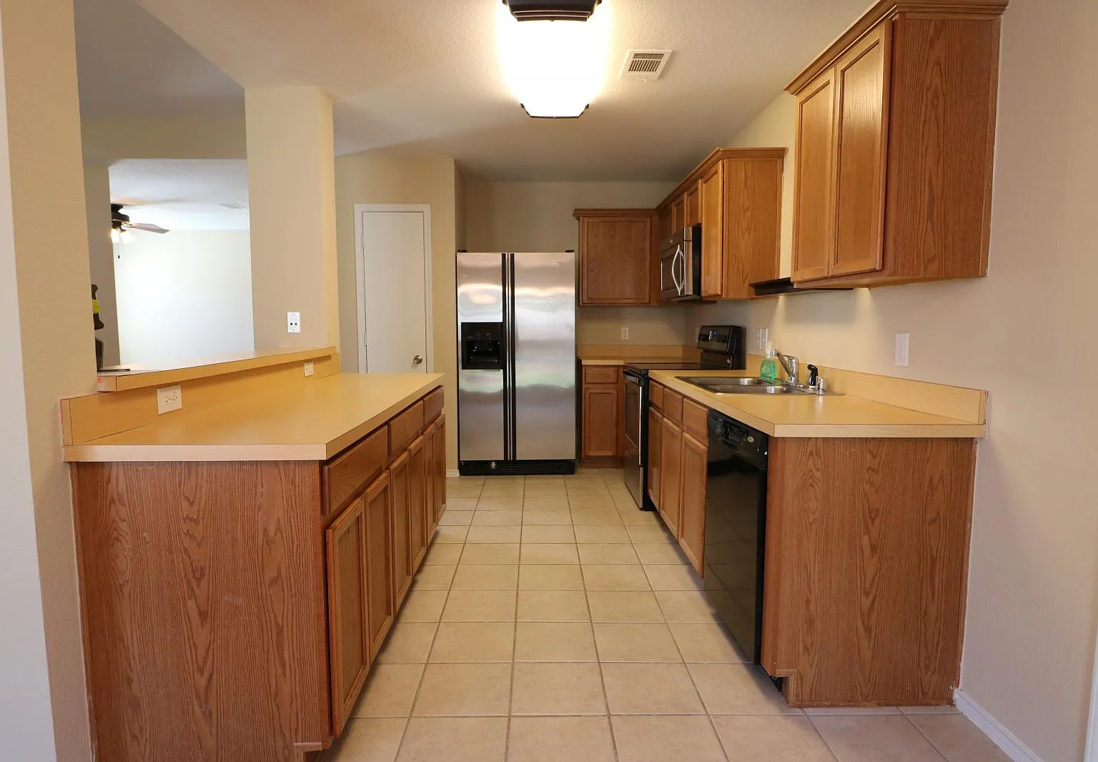 3 bed, 1561 sqft, $1,995 — Photo 3