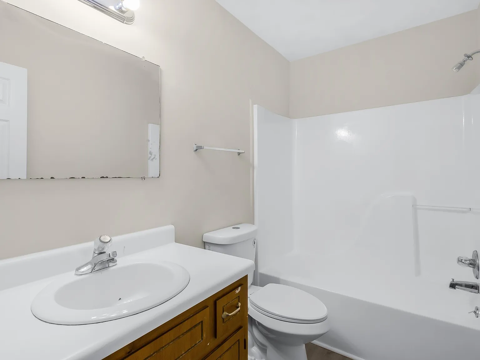 4 bed, 1800 sqft, $1,900 — Photo 1