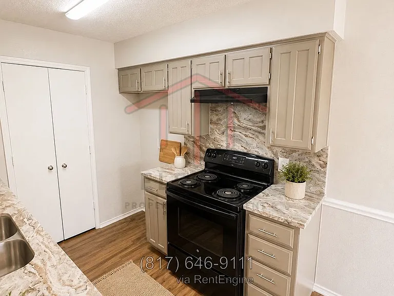 5912 Holiday Ln #B — Photo 10