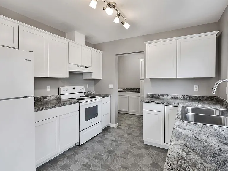 521 Main Pl — Photo 5