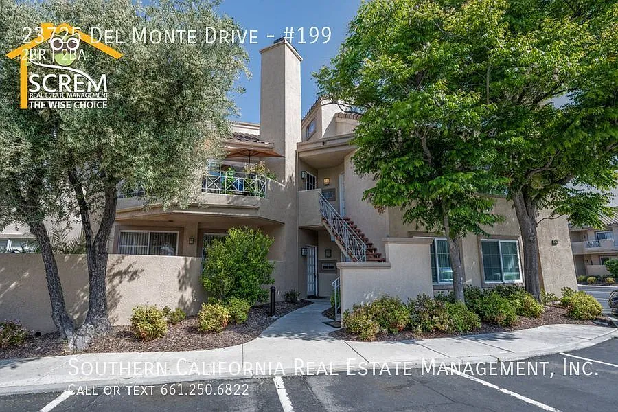 Lower Two Bedroom Condo with Garage in Valencia — Photo 1