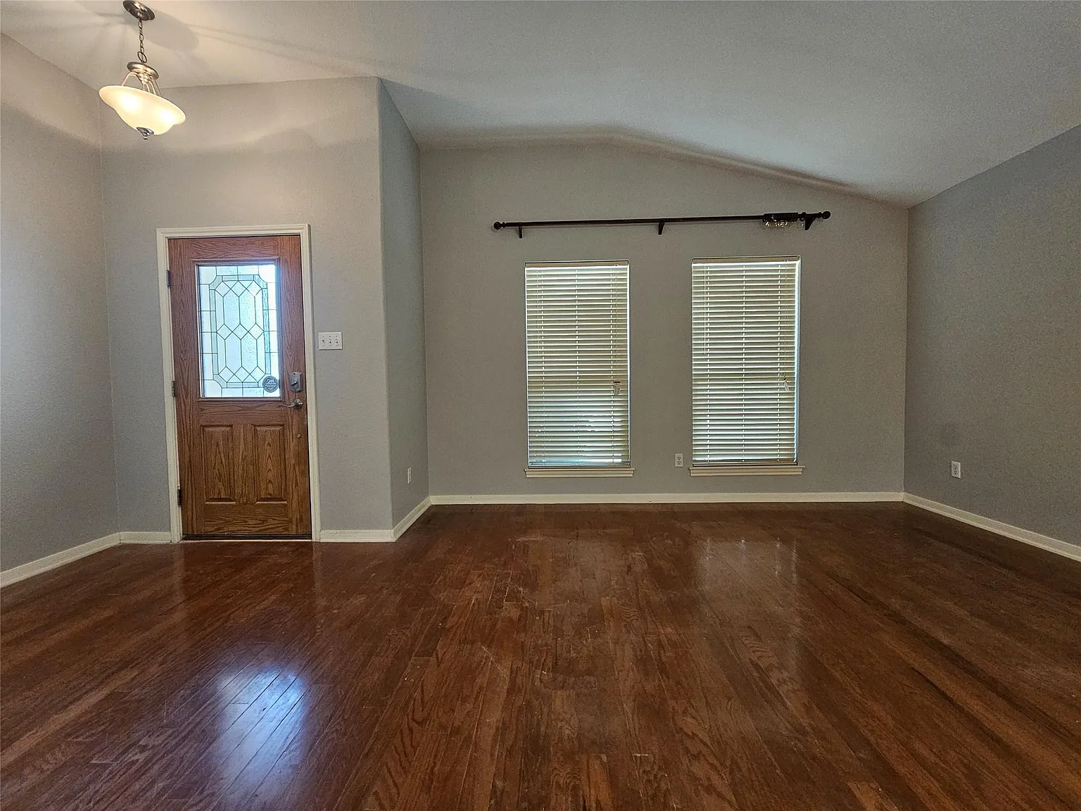 4 bed, 2.0 bath, 2115 sqft, $2,055 — Photo 2