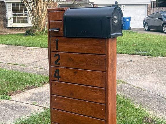 3rd image of 124 Drury Ln
