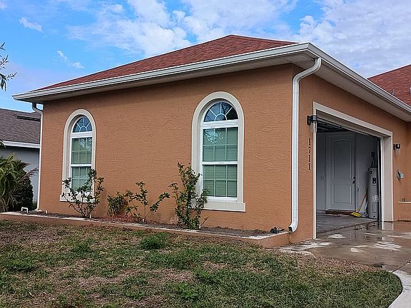 Two-and-a-half car garage 