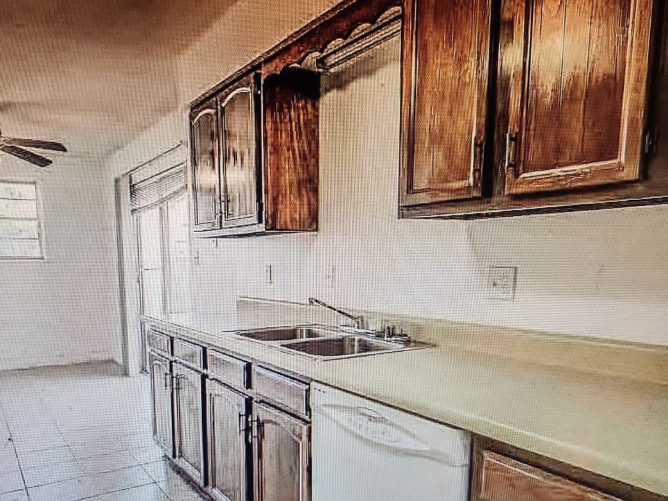 2nd image of 1605 S Telshor Blvd APT D