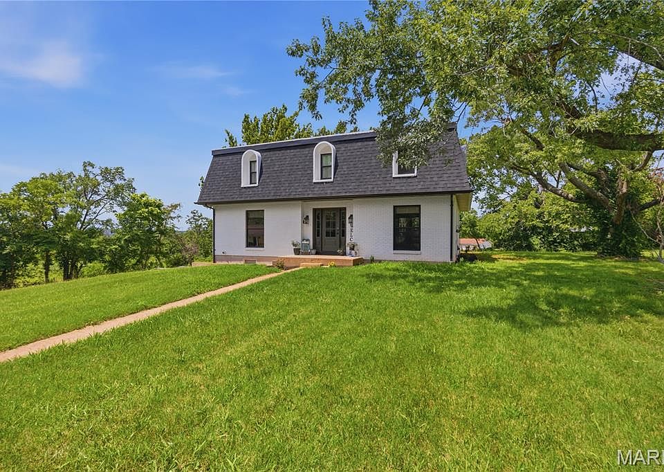 1st image of 301 Sunset Ln