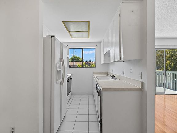5th image of 1083 Reed Ave APT D