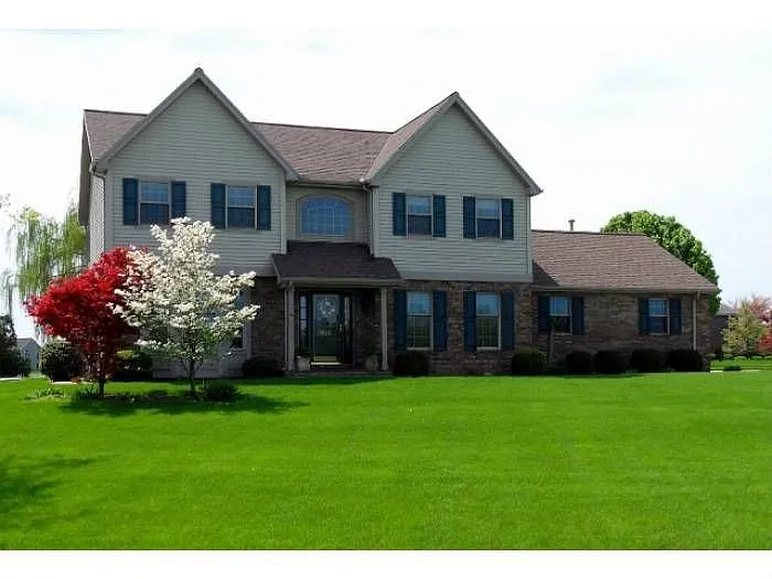 1516 Broadmoor photo 1