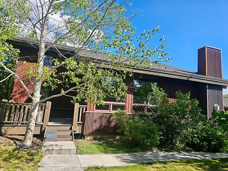 3866 Holiday Curve Dr — Photo 1