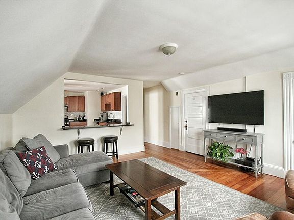2nd image of 94 Bartlett St #3