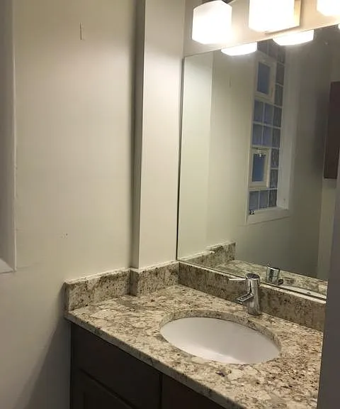 717 W Roscoe St #1 — Photo 14