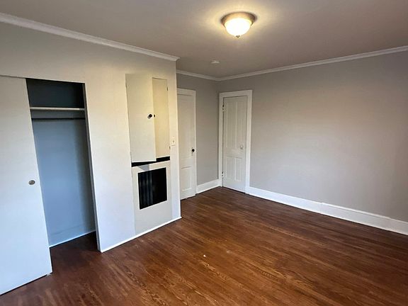 3rd image of 820 Woodlawn St #2