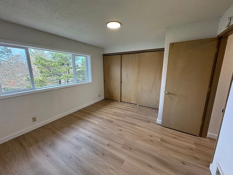 708 NE Avery St — Photo 29