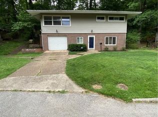 1776 Crestmont Dr, Huntington, WV 25701