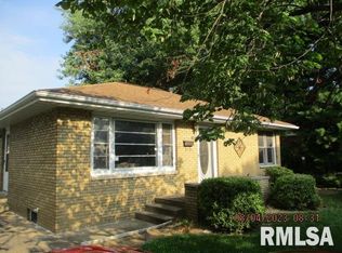 1403 N 12th St, Pekin, IL 61554