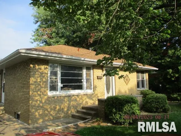 1403 N 12th St, Pekin, IL 61554