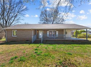 759 Summit Rd, Eden, NC 27288