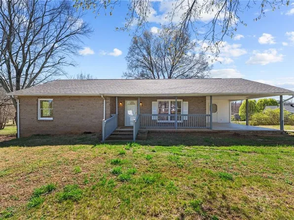 759 Summit Rd, Eden, NC 27288