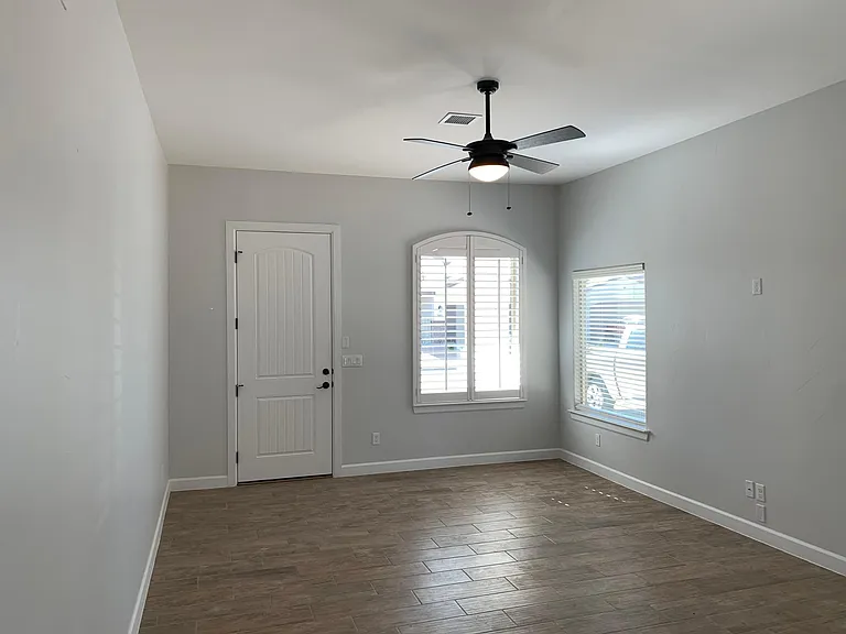 938 Airship Pl — Photo 8