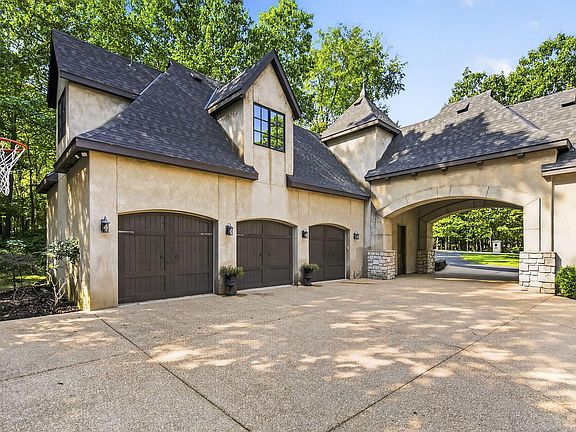 4th image of 3208 S Thornridge Drive