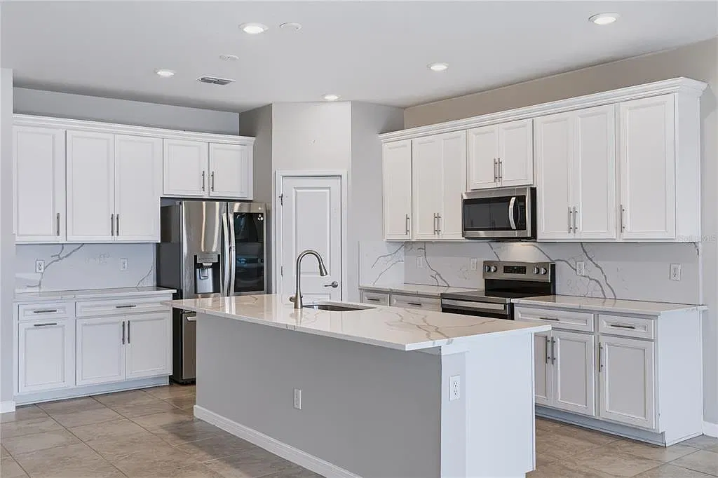 5 bed, 3.0 bath, 2904 sqft, $3,300 — Photo 4
