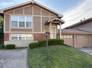 14002 Ballantrae Dr, Grandview, MO 64030