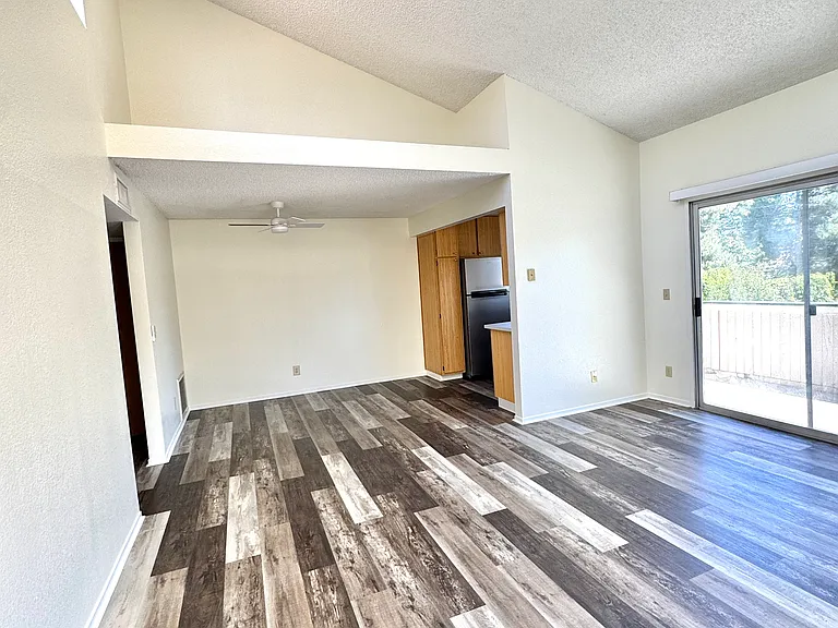 2519 Sunny Slope Dr #5 — Photo 2