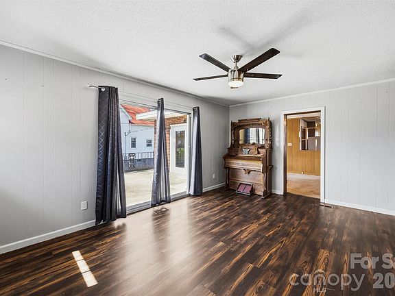 2nd image of 108 W Washington Ave