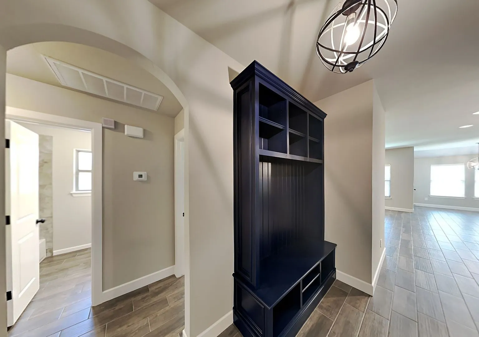 Very Nice 4 Bedroom 2 Bath Home in Yukon Schools — Photo 4