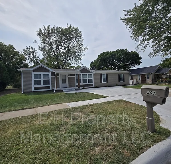 501 S Edwards Ave #1 — Photo 1