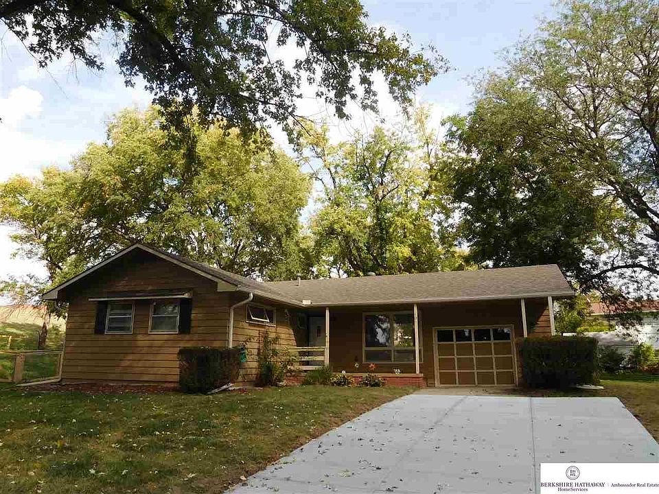 1st image of 121 Kirby Ave