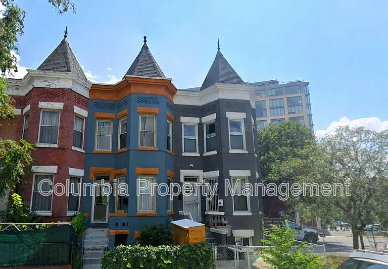 11 Q St NE — Photo 1
