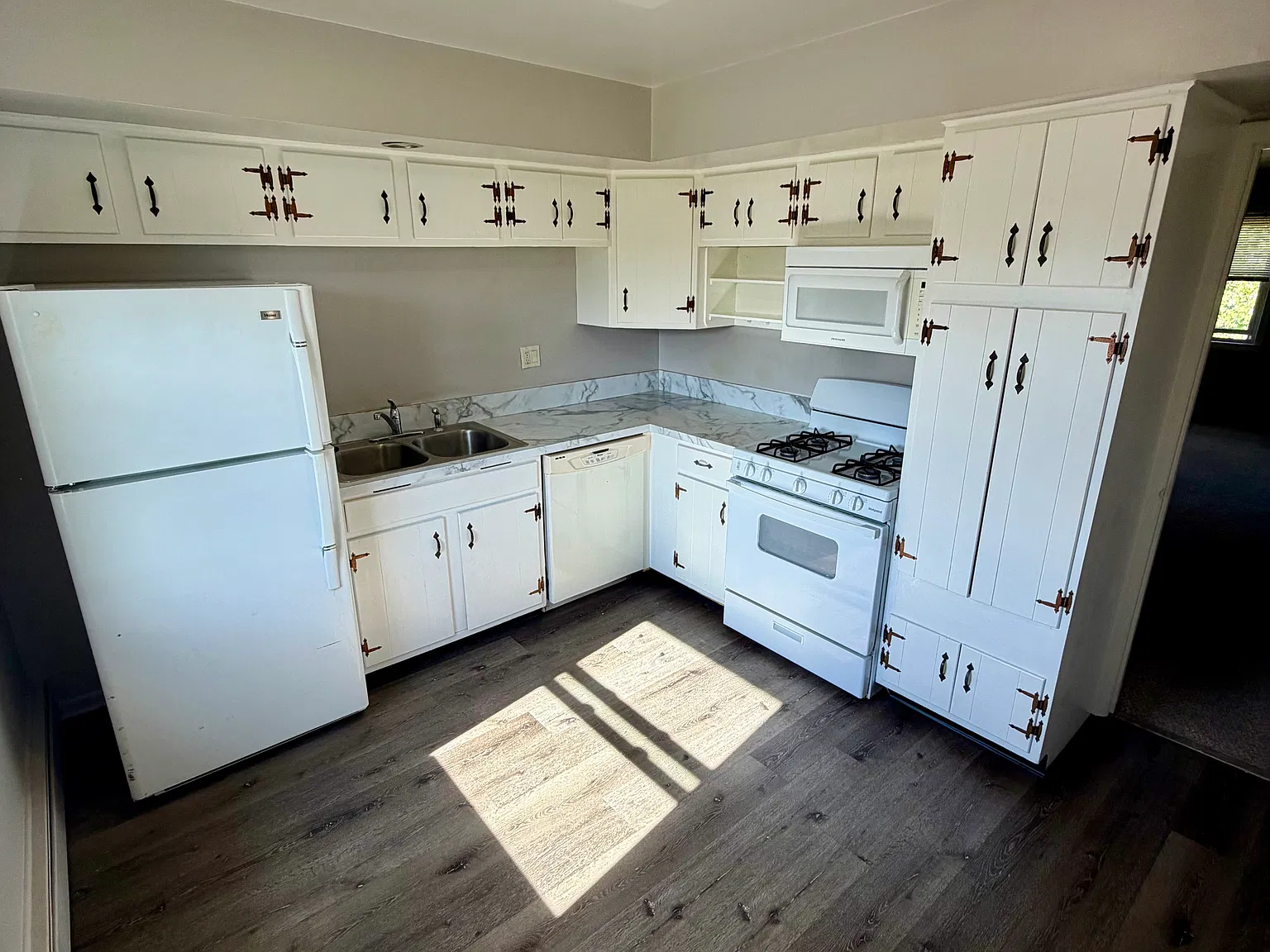 2 bed, 1.5 bath, $1,575 — Photo 2